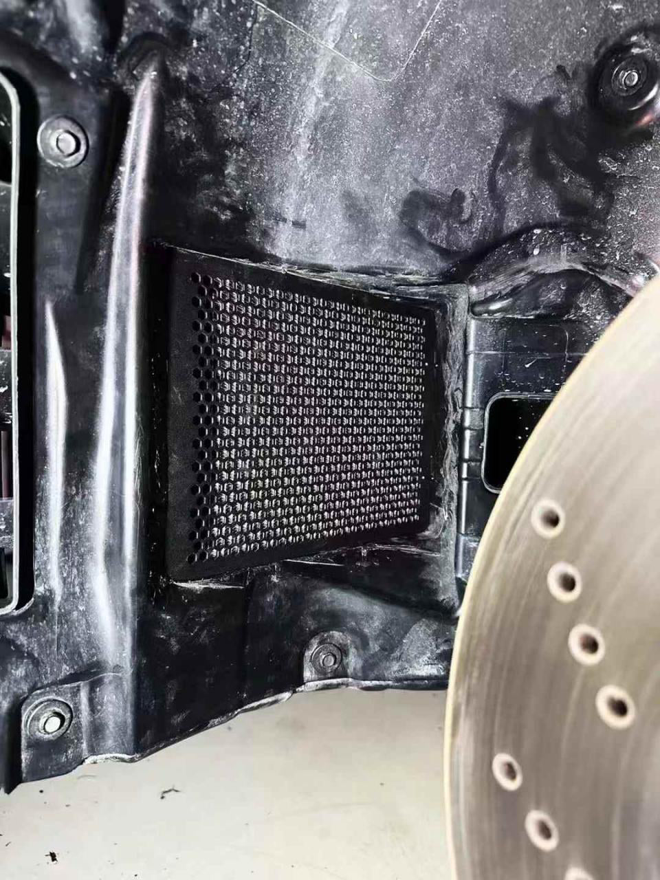 Fender Liner Mesh in aluminium alloy for the BMW G80 M3 / G82 M4 / G87 M2, fitted