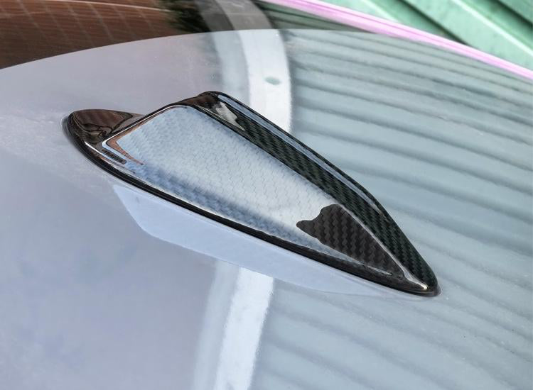 Roof Antenna Cover in dry carbon fiber for the BMW G80 M3 / G82 M4 / G87 M2, fitted