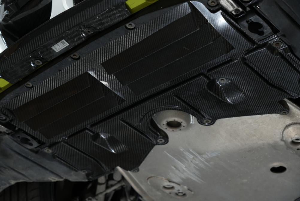 SC Type Oil Cooler Cover in dry carbon fiber for the BMW G80 M3 / G82 M4 / G87 M2, fitted