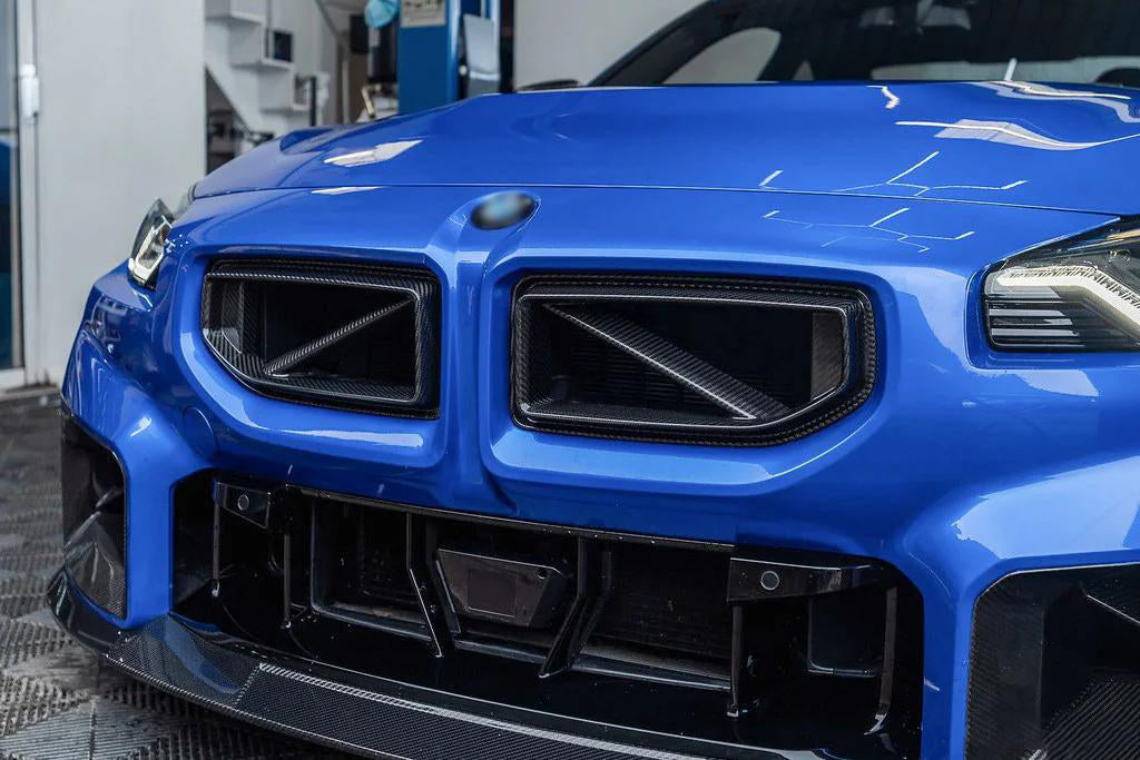 SQ Type Grille in dry carbon fiber for the BMW G87 M2, fitted