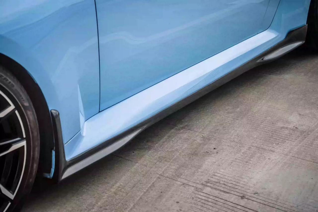 T-AKD Type Side Skirt in dry carbon fiber for the BMW G87 M2, fitted