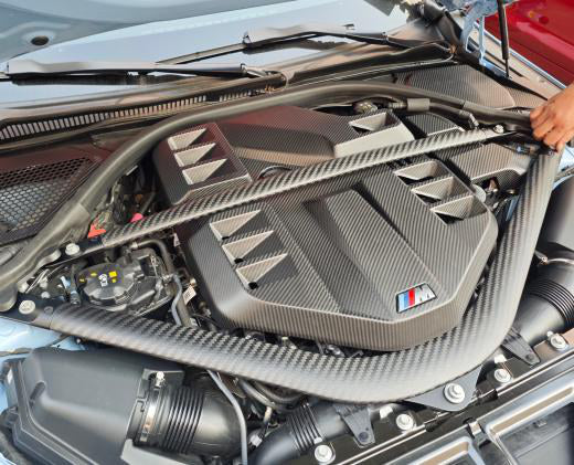 U Type Strut Brace in dry carbon fiber for the BMW G80 M3 / G82 M4 / G87 M2, fitted